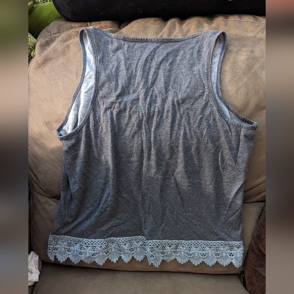 Woman. Size small unique lace trim floral pattern MTV tank top - Picture 4 of 4